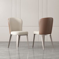 Chaise de salle à manger de style nordique moderne et luxueuse avec structure en métal et revêtement en cuir pour la maison, l'appartement, le bar, l'hôtel, le restaurant