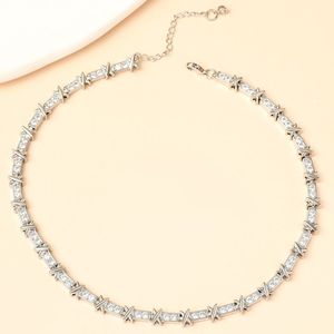 Collier Géométrique pour Femme, Chaîne en Or Blanc, Sertissage Griffe, Style Mariage, Ras-de-cou Tendance 2026 - Product Image 2