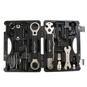 Kit d'outils de réparation de vélo BIKE HAND 18 en 1 avec clé à rayons en acier allié et tournevis hexagonaux - Product Image 1