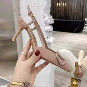 Üst Düzey Hakiki Deri Günlük Seksi Kadın 2025 Yaz Sivri Burun Stiletto Sandalet Kauçuk Taban Fransız Tarzı V Tokalı Topuklu Ayakkabı - Product Image 3