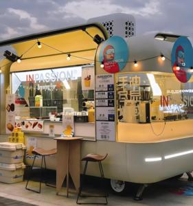 Food Truck Certificado Sin Gluten con Freidora y Área de Preparación Dedicadas, Sirviendo Pollo Frito y Waffles Seguros <span class=keywords><strong>para</strong></span> Celíacos - Product Image 4