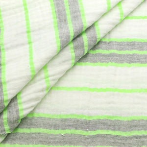 Tissu de coton en mousseline de <span class=keywords><strong>gaze</strong></span> <span class=keywords><strong>double</strong></span> couche teint en fil de crêpe froissé à motif rayé mignon pour bébé pyjama - Product Image 3