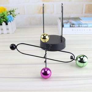ZD412 vente en gros, ornements créatifs de personnalité de maison, boule pivotante en métal, jouets de bureau, Machine à <span class=keywords><strong>mouvement</strong></span> perpétuel astronomique - Product Image 5