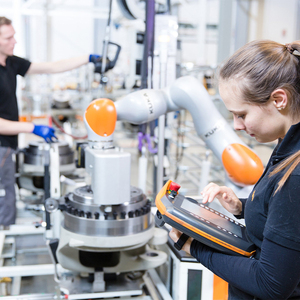 Desbloquea Nuevas Posibilidades con el Cobot LBR Iisy3 Iisy6 Iisy8 Iisy11 Iisy15 R760 R930 R1300 Altamente Versátil e Intuitivo - Product Image 1