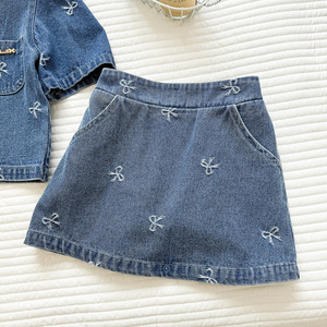 Ensemble d'été 2 pièces pour petite fille 2026 : Chemise à manches courtes en jean bleu avec nœud + Jupe – Tenue décontractée - Product Image 5