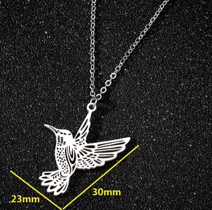 <span class=keywords><strong>Collar</strong></span> con colgante de León y animal colibrí chapado en oro para mujer, <span class=keywords><strong>collar</strong></span> elegante de acero inoxidable, oferta al por mayor, proveedor de china - Product Image 5