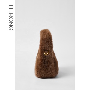 Vente en gros de sacs à <span class=keywords><strong>main</strong></span> chic rétro en <span class=keywords><strong>fausse</strong></span> <span class=keywords><strong>fourrure</strong></span>, sacs à <span class=keywords><strong>main</strong></span> moelleux pour femmes, sacs à <span class=keywords><strong>main</strong></span> de fête à poignée unique pour femmes - Product Image 6