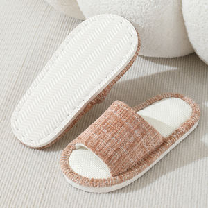 Pantoufles d'intérieur pour femmes avec mousse à mémoire de forme, bandes croisées, doublure en PVC, semelle extérieure en EVA amortissante pour l'automne – Prix usine - Product Image 3