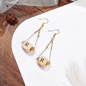 Benutzer definierte natürliche quadratische große Loch Holz perlen mit Anfangs buchstaben Schmuck Herstellung Holz Brief Perlen - Product Image 6