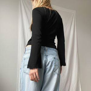 Camiseta de Punto con Cuello en V para Mujer, Otoño Invierno, con Ribete de Encaje y Mangas Acampanadas, Corte Ajustado, Elegante, para Uso Casual y de Oficina - Product Image 4