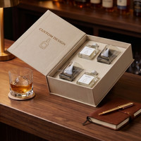 Caja de Regalo Rígida con Cubierta de Lino Estilo Libro, Impresión de Logotipo en Papel Dorado, Tamaño Personalizado, para Set de Whisky con Botella y Vasos