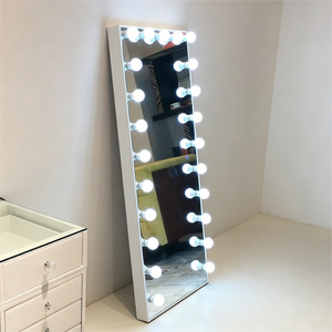 Specchio LED Moderno e Resistente per Trucco con 23 Lampadine LED Dimmerabili a Tocco per Tavolo da Toeletta - Product Image 4