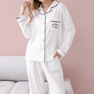 Conjunto de Pijama de Satén Bordado para Mujer, Manga Larga, Cuello Camisero, Suave, de Secado Rápido, Cintura Elástica, Ropa de Dormir para Mujer - Product Image 3