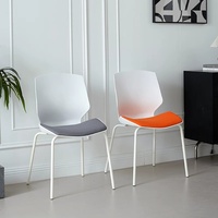 Chaise de formation et de réunion empilable moderne sans accoudoirs, en plastique, avec structure métallique, pour salle d'attente et bureau