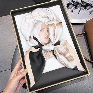 1026E Foulards carrés élégants pour femmes 26,7 pouces, en polyester à carreaux imprimé sur mesure, <span class=keywords><strong>de</strong></span> <span class=keywords><strong>marque</strong></span> <span class=keywords><strong>de</strong></span> luxe, et élastiques à cheveux en <span class=keywords><strong>soie</strong></span> - Product Image 2