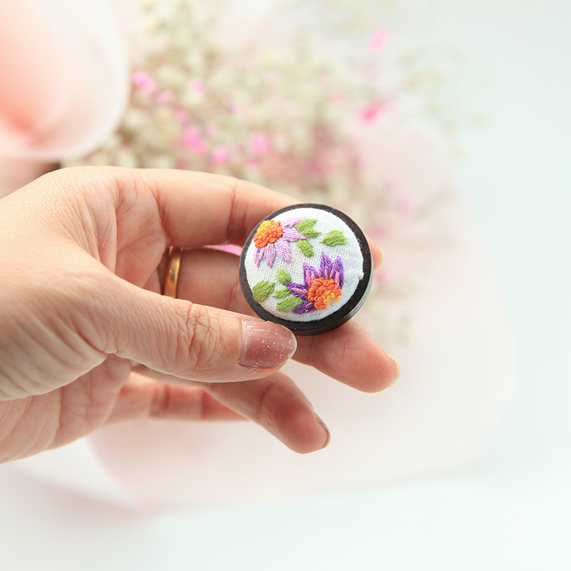 Wooden brooch-ye chu 7cm-bamboo style embroidered hoop-35mm dia