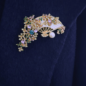 Nuova spilla a ventaglio pieghevole in stile cinese con fiore di prugna, spilla dipinta, fermaglio retrò da donna per cheongsam con perle - Product Image 4