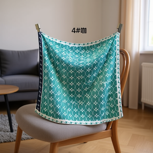 Pañuelo cuadrado pequeño con letra C, 70x70cm, estampado de moda, accesorio para mujer - Product Image 2