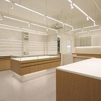 Présentoir de mode cadre en verre pour les yeux en bois affiche comptoir d'affichage mural d'éclairage pour magasin d'optique