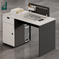 Poste de travail de bureau moderne et minimaliste avec chaises pour bureau multi-personnes et espace d'équipe pour bureau financier