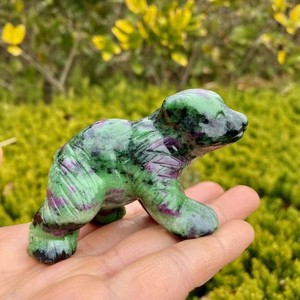 Oso Polar Tallado a Mano en Cristal - Souvenir de Piedras Naturales con Propiedades Curativas - Product Image 4
