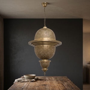 Linterna de Metal colgante grande de latón AK en oro con acabado antiguo diseño marroquí linterna de lujo para decoración Interior de restaurante - Product Image 1
