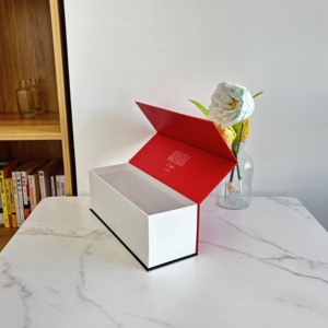 Caja de Regalo Blanca y Roja de Lujo con <span class=keywords><strong>Detalles</strong></span> en Relieve Personalizados <span class=keywords><strong>para</strong></span> Empaque Premium, Envoltura Elegante <span class=keywords><strong>para</strong></span> Regalos y Ocasiones Especiales - Product Image 5
