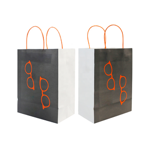 ถุงของขวัญบรรจุภัณฑ์ดีไซน์หรูหราทันสมั<span class=keywords><strong>ย</strong></span>ปี 2023 พร้อมโลโก้ของคุณเอง ถุงกระดาษใส่แว่นตาพร้อมหูหิ้ว สำหรับร้านแว่นตา - Product Image 6