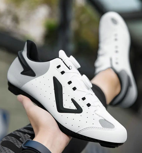 Chaussures de cyclisme sur route personnalisées en gros, blanches, semelle en fibre de carbone rigide, respirantes, légères, baskets de course pour vélo - Product Image 6
