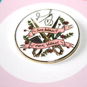 カスタムソフトエナメルニードルキーパークロスステッチ使用スレッドヘッドニードルマインダー磁気ピン - Product Image 5