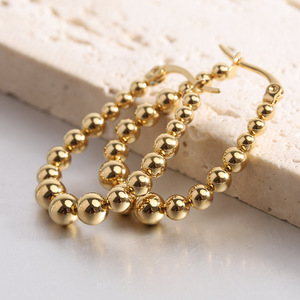 Pendientes de aro de acero inoxidable de 23 mm con cuentas doradas en forma de U, joyería de moda - Product Image 1