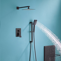 Ensemble de douche encastré avec barre coulissante, système de robinetterie intégré et corps de valve d'équilibrage de pression