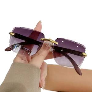 Lunettes de soleil carrées sans monture UV400 avec logo personnalisé, verres découpés vintage tendance 2025, grande monture, pour hommes et femmes - Product Image 1