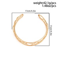 Collier à col ouvert simple avec croix en métal doré pour femmes Ras du cou en acier inoxydable plaqué or
