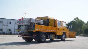 JMC petite balayeuse camion réservoir volume 5cbm balayeuse multifonctionnelle déneigement véhicule - Product Image 6
