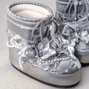 รองเท้าบูทหิมะดีไซน์เนอร์คุณภาพสูง MOON Classic แฟชั่นฤดูหนาว ลายผีเสื้อ พื้นหนา รองเท้าบูทผู้หญิง กันลื่น เพิ่มความสูง - Product Image 1