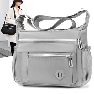 Sac bandoulière multi-zippé léger et durable, sac à bandoulière personnalisé tendance, sac à bandoulière en nylon de haute qualité, sac à bandoulière décontracté pour femmes - Product Image 1