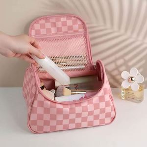 Muestra gratuita, nuevos estilos, estuche de maquillaje multifuncional de nailon con estampado a cuadros para viaje. - Product Image 5