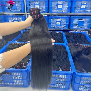 Cabello rizado indio virgen 100% sin procesar, mechones de cabello indio rizado de color natural - Product Image 1