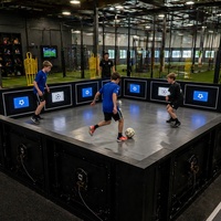 Mur de jeu de football interactif LED avec capteur intelligent pour l'entraînement de football en salle, idéal pour les centres commerciaux, les parcs d'attractions et l'entraînement des jeunes