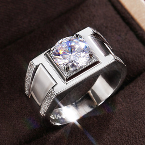 Anello F636 di Lusso con Diamante Sintetico Taglio Princess, Stile Fidanzamento per Donna, Placcato in Oro 14K con Pietre Laterali - Product Image 2