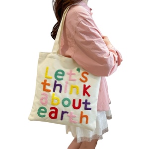 Bolso Tote de Lona Extra Grande XL con Diseño Original Coreano 2025, Bordado Artístico con Letras a Color, Asa Larga para Hombro y Cierre Magnético - Product Image 1