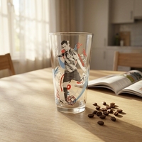 Gobelet en verre imprimé avec un motif d'étoiles sur le thème du football