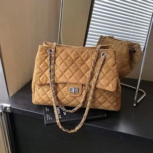 Bolso de Hombro de Moda para Mujer, Otoño Invierno, Nuevo, Premium, PU, Gran Capacidad, Elegante, Versátil, con Cadena, para Uso Diario - Product Image 1