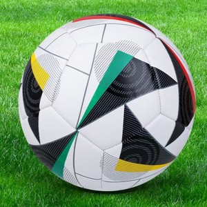 Ballon de football en cuir PU de haute qualité, taille 5, personnalisable pour entraînement intérieur/extérieur, logo personnalisé - Product Image 6