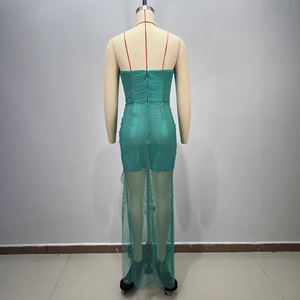 Robe <span class=keywords><strong>de</strong></span> soirée <span class=keywords><strong>de</strong></span> luxe vert émeraude à sequins pour <span class=keywords><strong>femme</strong></span>, avec décolleté torsadé, fente haute et ourlet en maille, coupe trapèze, <span class=keywords><strong>tenue</strong></span> <span class=keywords><strong>de</strong></span> Noël formelle - Product Image 3