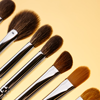 Ensemble de 17 pinceaux de maquillage professionnels pour les yeux en poils synthétiques YM Factory Wholesale avec manche en bois pour le visage et les yeux
