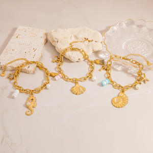 Pulsera de Moda con Dijes, Chapada en Oro, con Colgante de Concha de Caballito de Mar, Joyería Unisex, Accesorio con Temática Oceánica de Verano - Product Image 1
