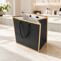 Sac en papier kraft noir haut de gamme avec bordure dorée, logo personnalisé imprimé, sac cadeau réutilisable