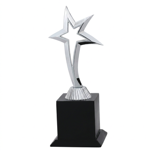 Trofeo de metal de alta calidad con base y logotipo personalizado para programas de premios corporativos, deportivos y de logro. - Product Image 1